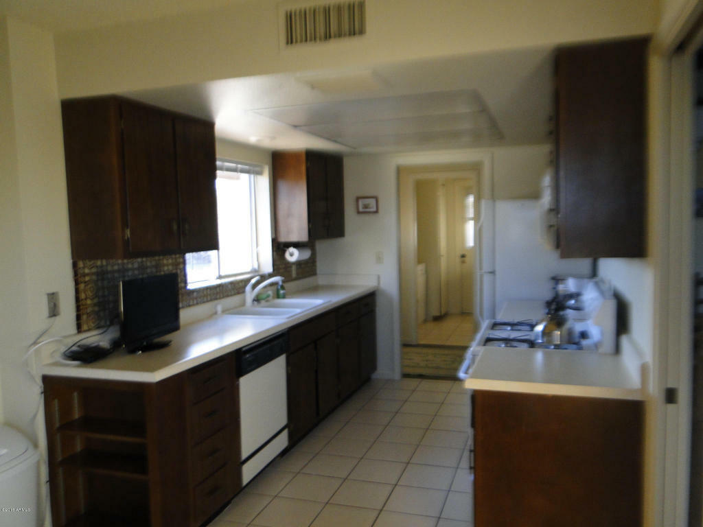 Property Photo:  100 N Lazy Fox Drive 8  AZ 85390 