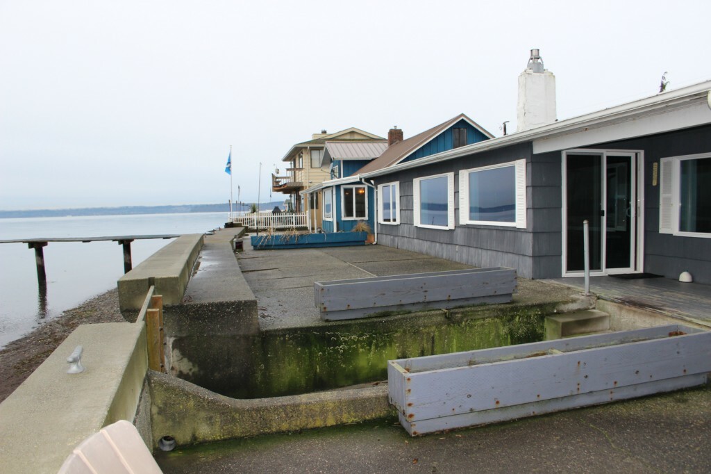 Property Photo: 204 Priest Point Dr NE WA 98271