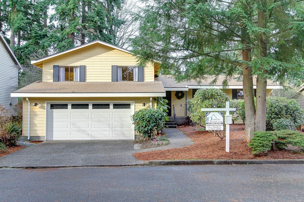 Property Photo:  420 N 156th Ct  WA 98133 
