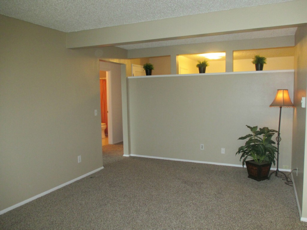 Property Photo:  335 Heather Rd 306  WA 98203 