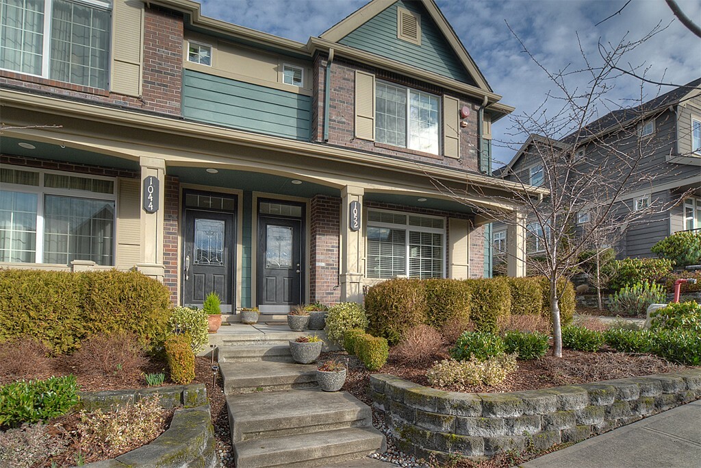 Property Photo:  1052 NE Ingram St  WA 98029 