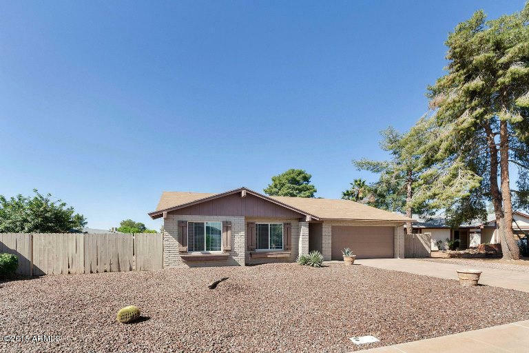 Property Photo:  2204 S Beverly Circle  AZ 85210 