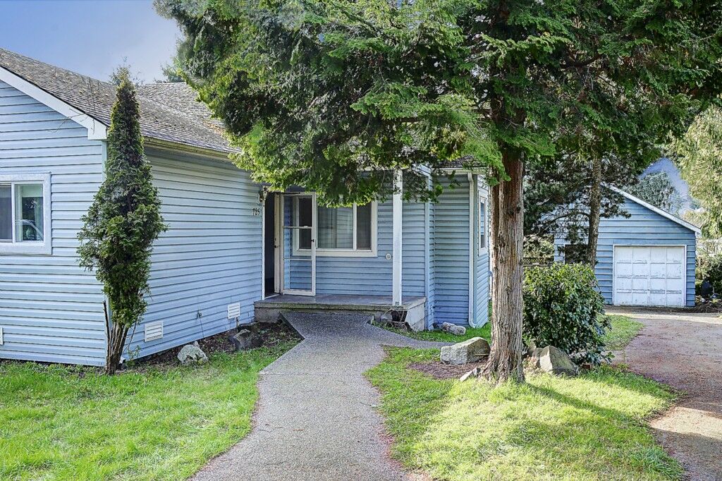Property Photo:  725 S 193rd Place  WA 98148 