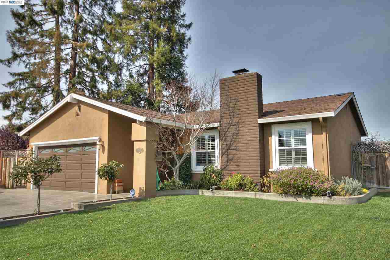 Property Photo:  2901 Daisy St  CA 94587 