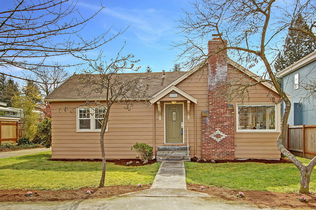 Property Photo:  2111 N 143rd St  WA 98133 