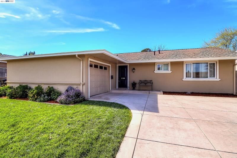 Property Photo:  1128 Marigold Rd  CA 94551-1318 