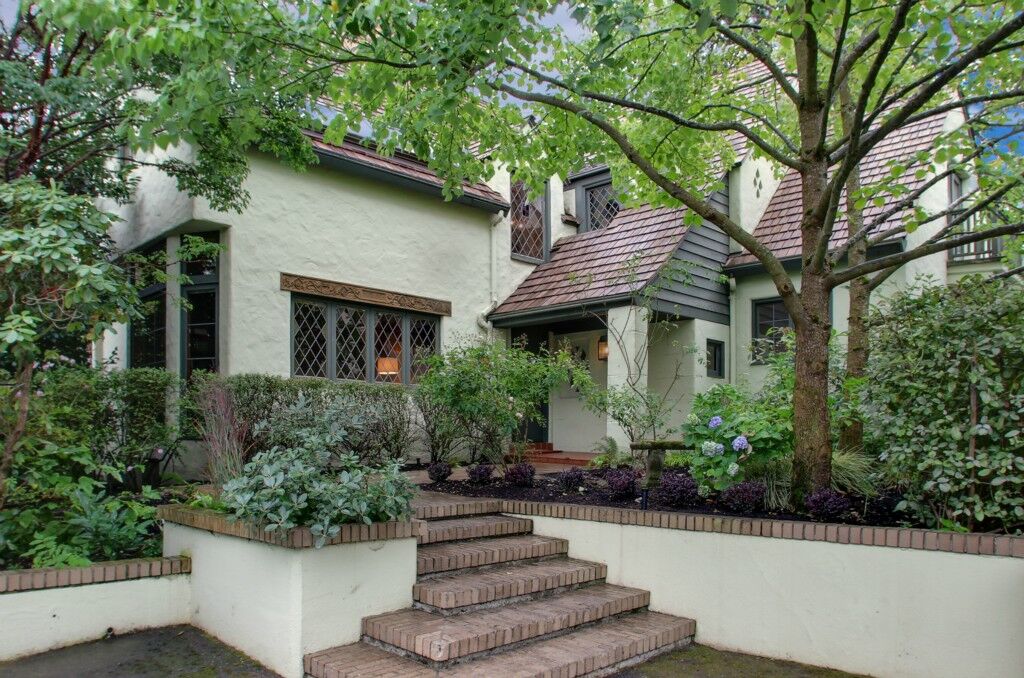 Property Photo:  187 35th Ave E  WA 98112 