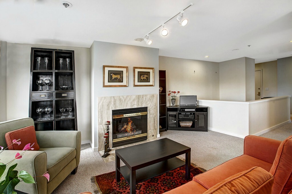 Property Photo:  701 Galer St 617  WA 98109 