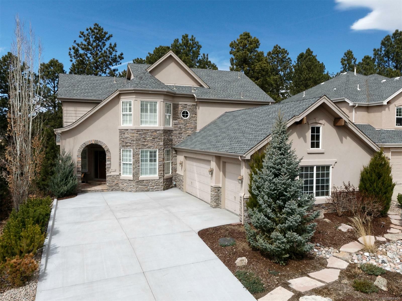 Property Photo: 6817 Castlepoint Lane CO 80108