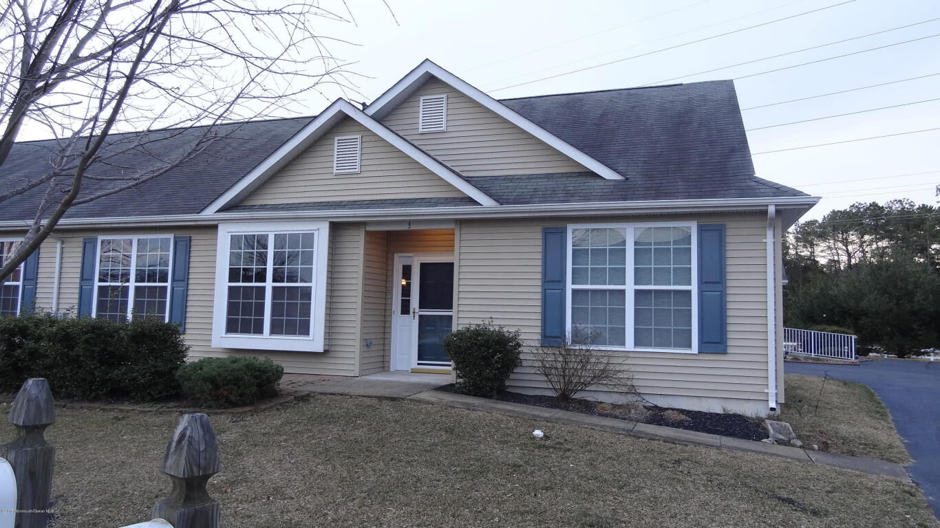 Property Photo:  5 Winkle Court  NJ 08759 
