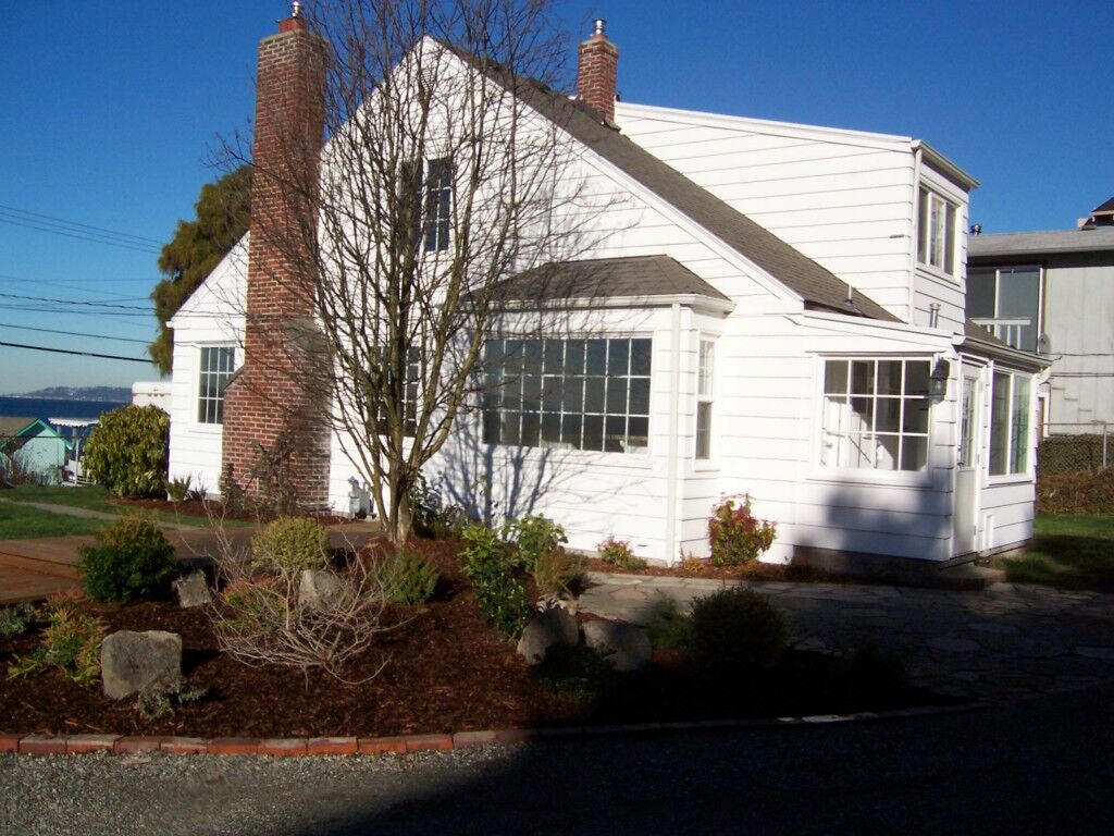 Property Photo:  28460 Sound View Dr S  WA 98198 