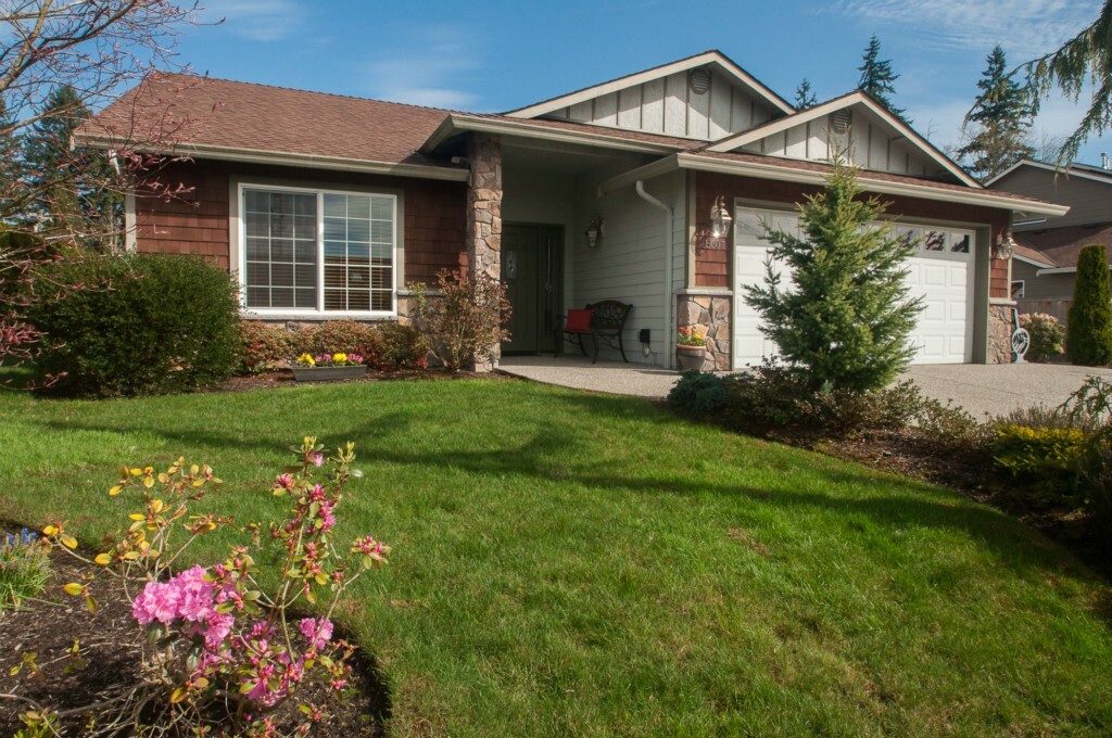 Property Photo: 15607 42nd Dr SE WA 98012