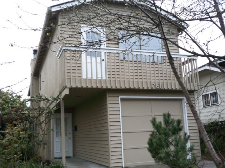 Property Photo:  751 N 86th St  WA 98103 