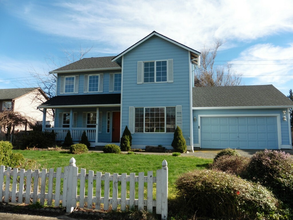 Property Photo: 526 N 17th Place WA 98273