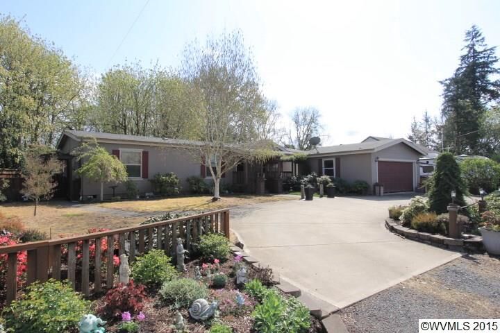 Property Photo: 935 S Main St OR 97351