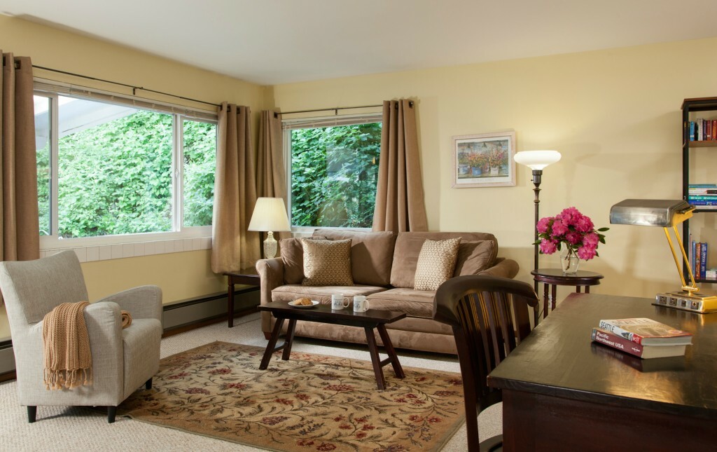 Property Photo:  5017 22nd Ave NE  WA 98105 