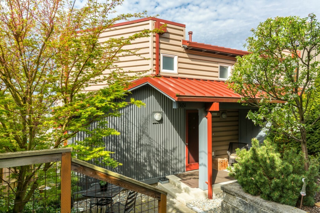Property Photo: 3651 13 Th Ave W WA 98119