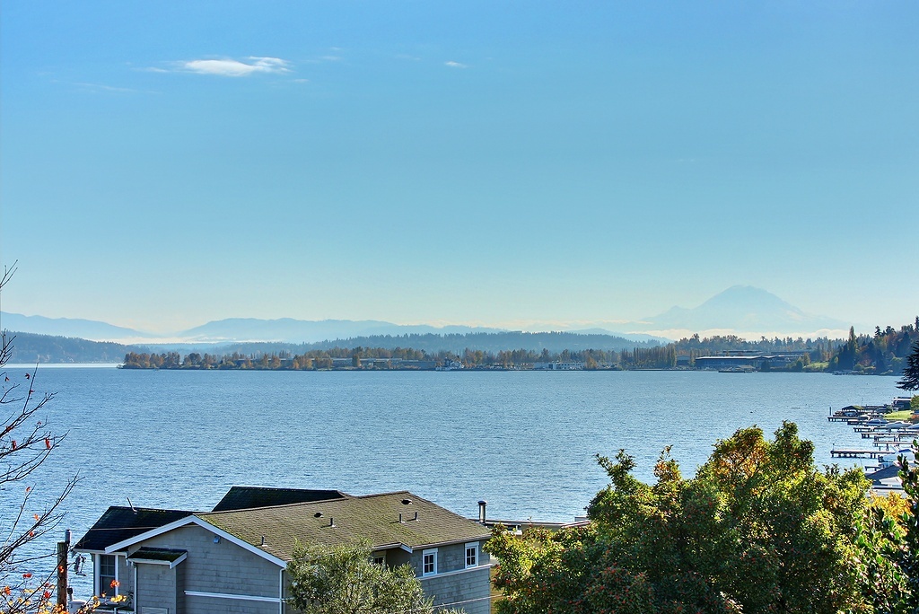 Property Photo: 10650 Lakeside Ave NE WA 98125