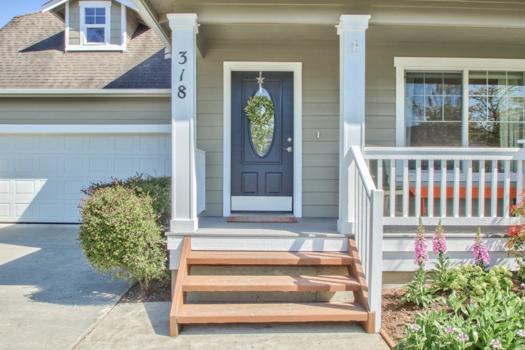 Property Photo: 318 N 30th St WA 98273