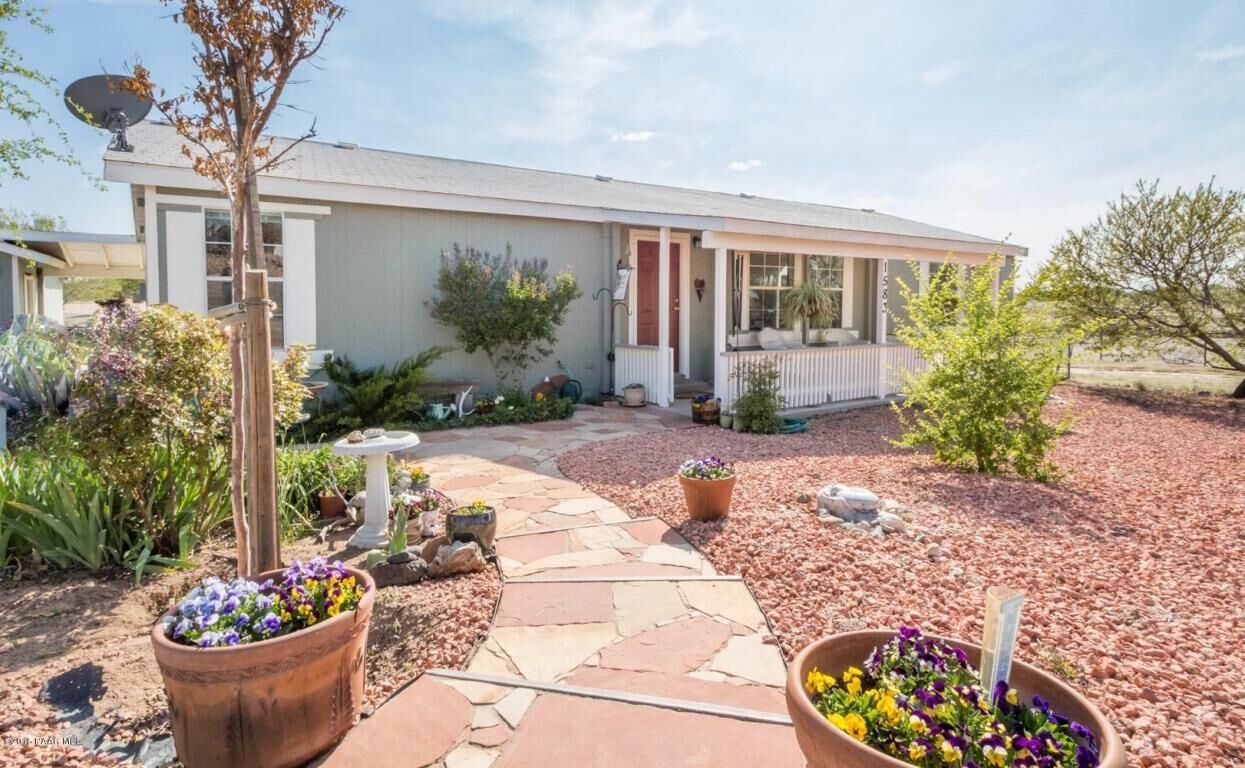 Property Photo:  1583 E Road 1 South  AZ 86323 