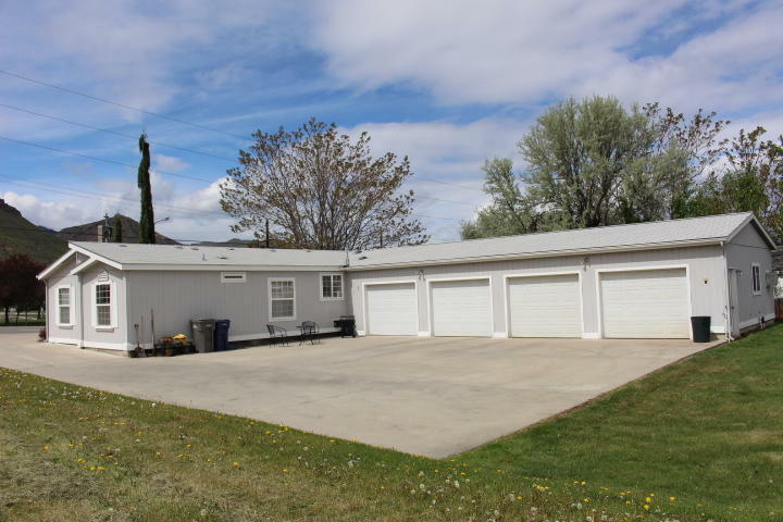 Property Photo: 1437 S Miller St WA 98801