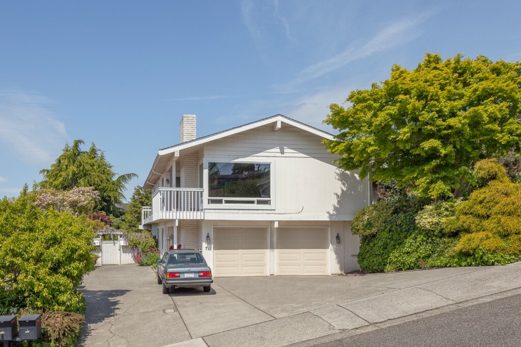 Property Photo:  711 Alder St  WA 98020 