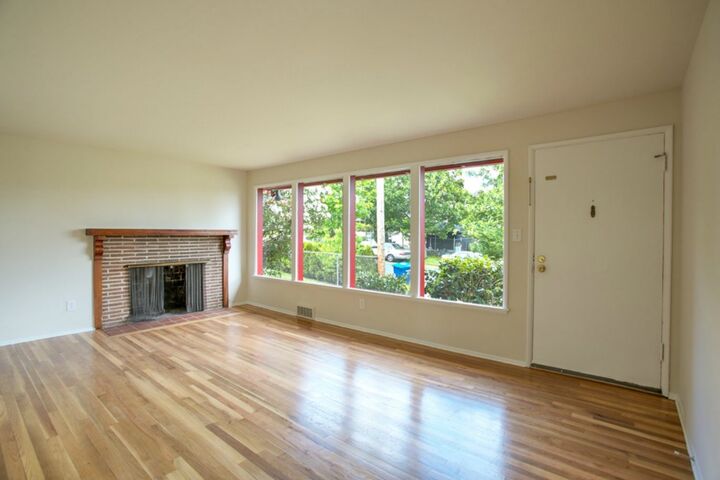 Property Photo: 4413 S Rose St WA 98118
