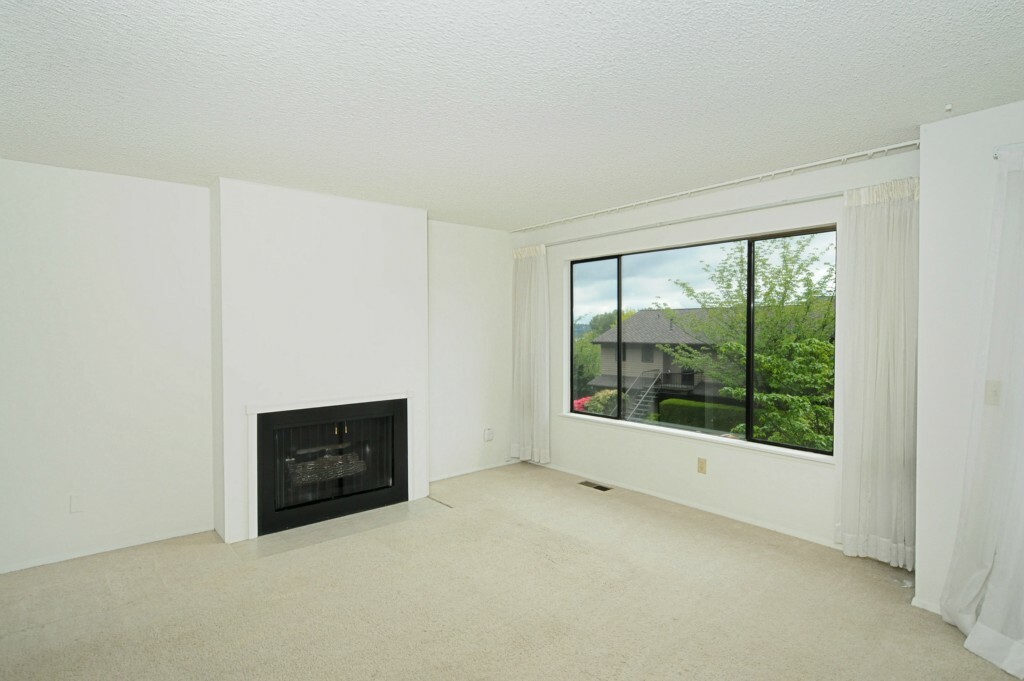 Property Photo:  10617 Glen Acres Dr S  WA 98168 