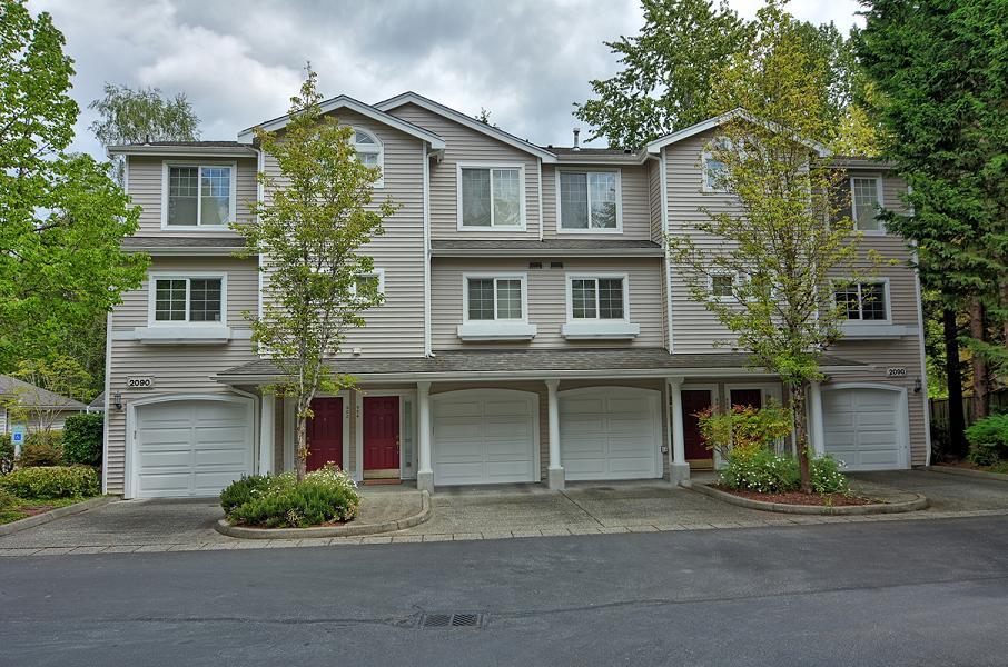 Property Photo:  2090 132nd Ave SE H-901  WA 98005 
