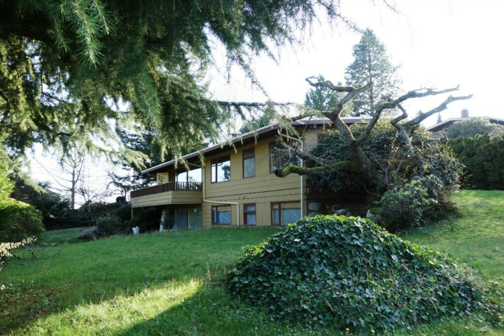 Property Photo:  9803 NE 15th St  WA 98004 