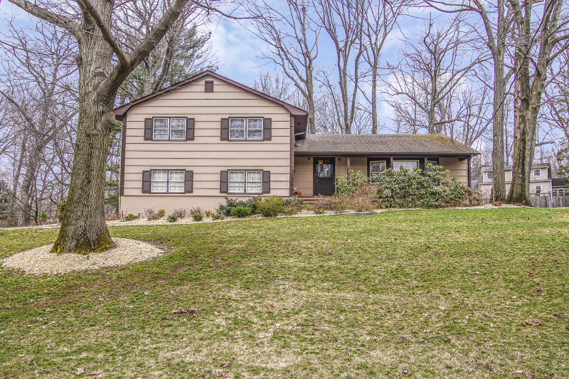 Property Photo:  3 Tilden Ct  NJ 07039 