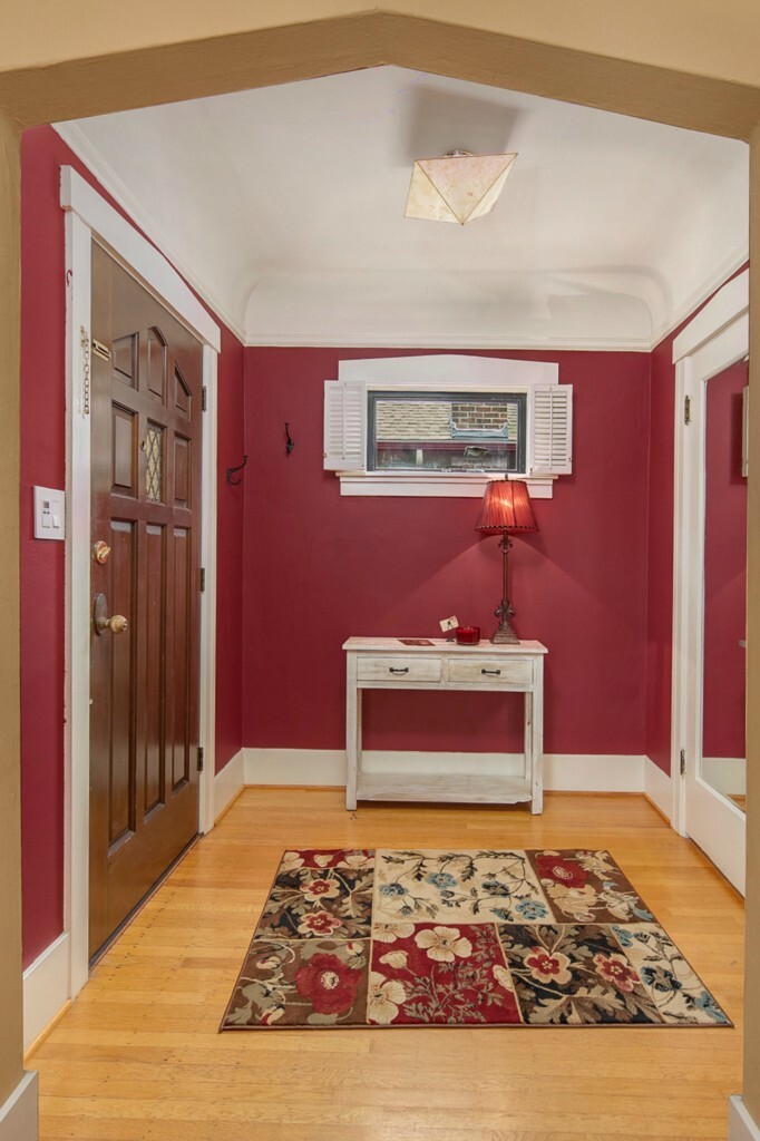 Property Photo: 826 NE 81st St WA 98115
