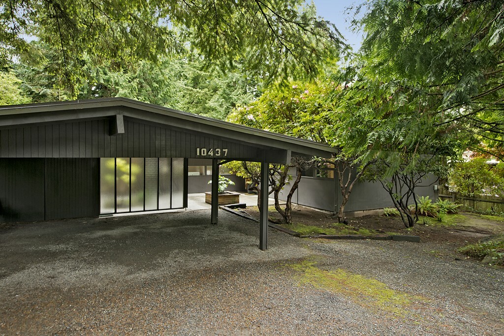 Property Photo:  10437 NE 113th Place  WA 98033 