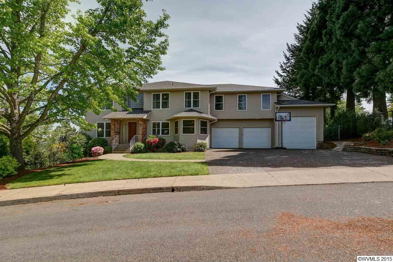Property Photo: 945 Barkstone Ct SE OR 97306