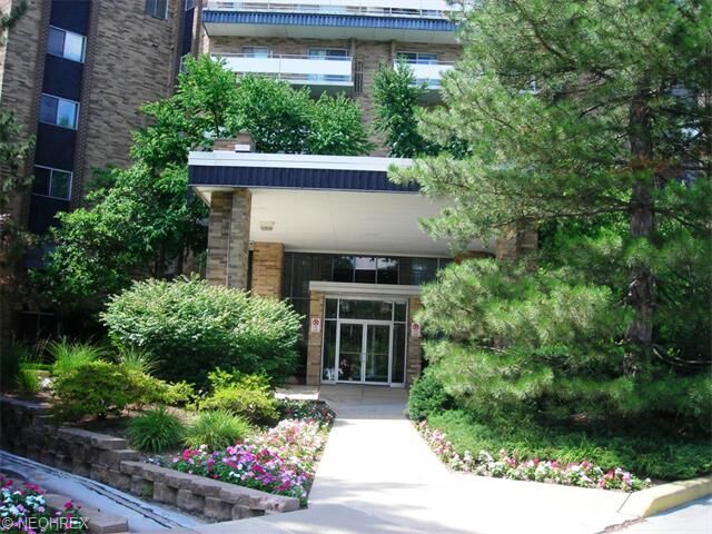 Property Photo:  2112 Acacia Park Drive 121  OH 44124 