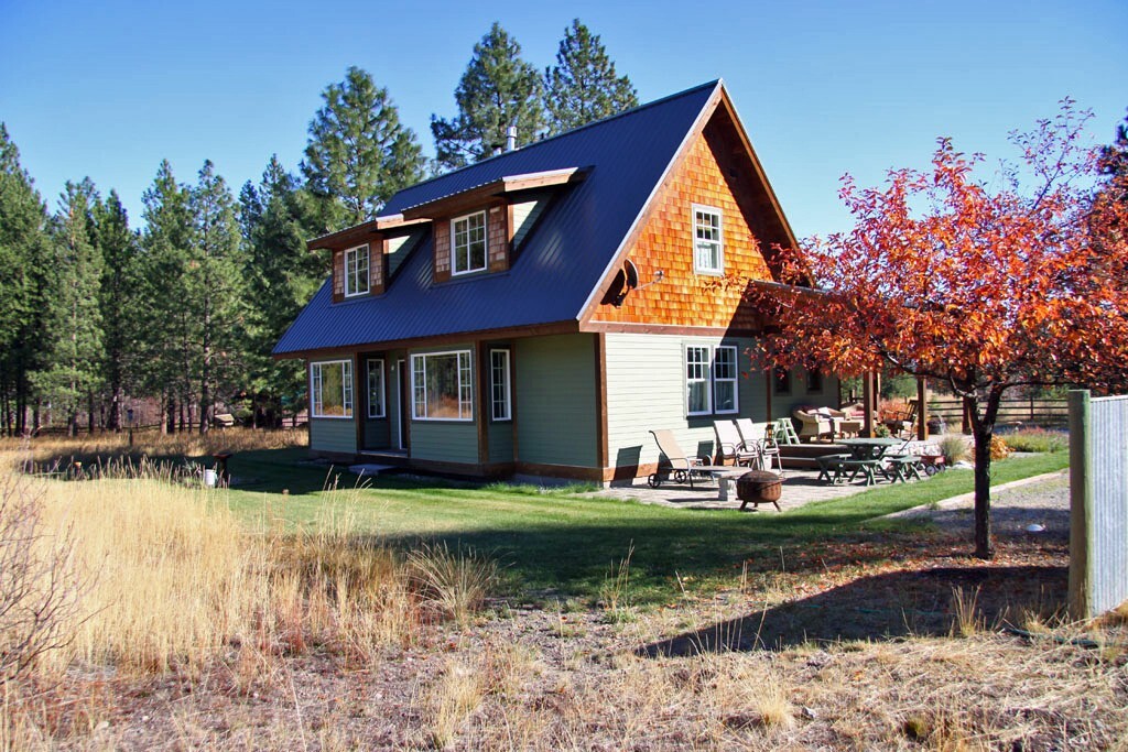 Property Photo: 17998 Highway 20 WA 98862