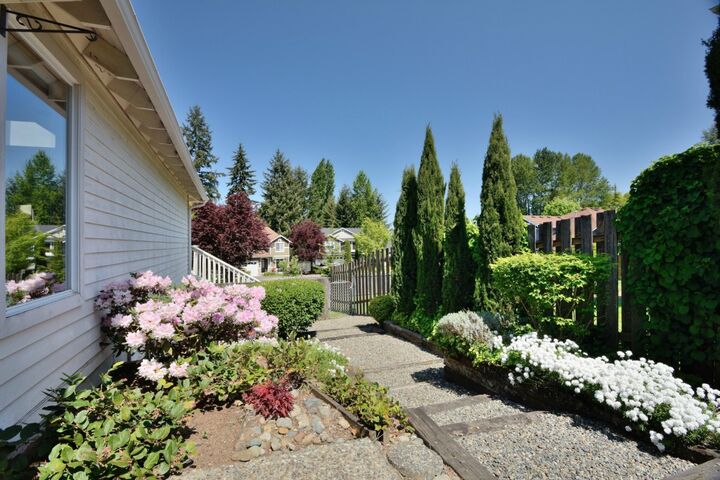 Property Photo: 6806 NE 160th St WA 98028
