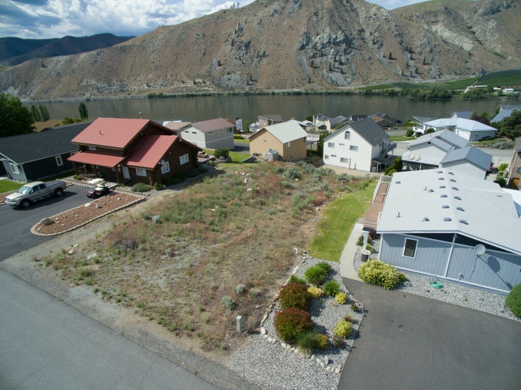 Property Photo:  201 W Marine View Place  WA 98843 