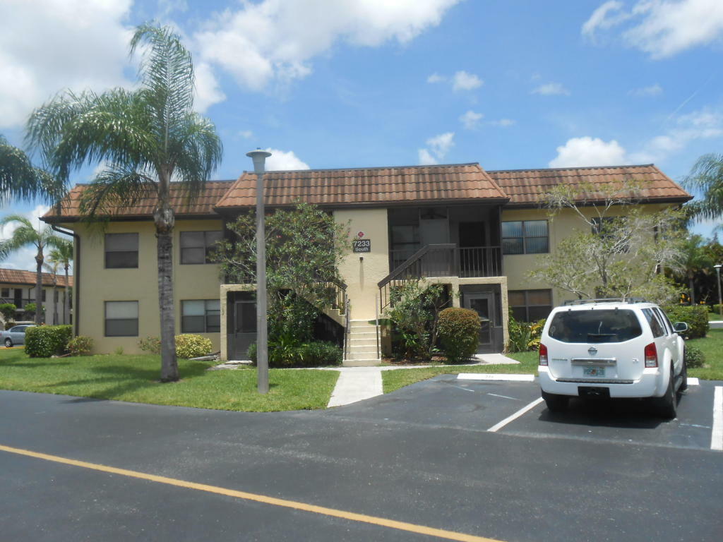 Property Photo: 7233 Golf Colony Court 202 FL 33467