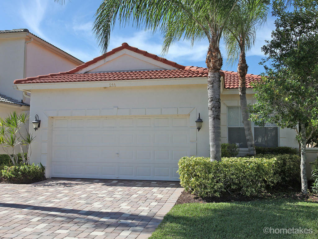 Property Photo:  211 Isle Verde Way  FL 33418 