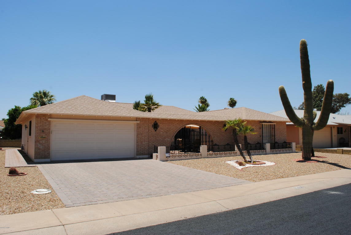 Property Photo:  10916 W Roundelay Circle  AZ 85351 