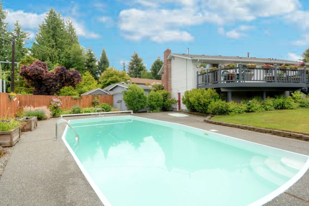 Property Photo: 22021 88th Avenue W WA 98026