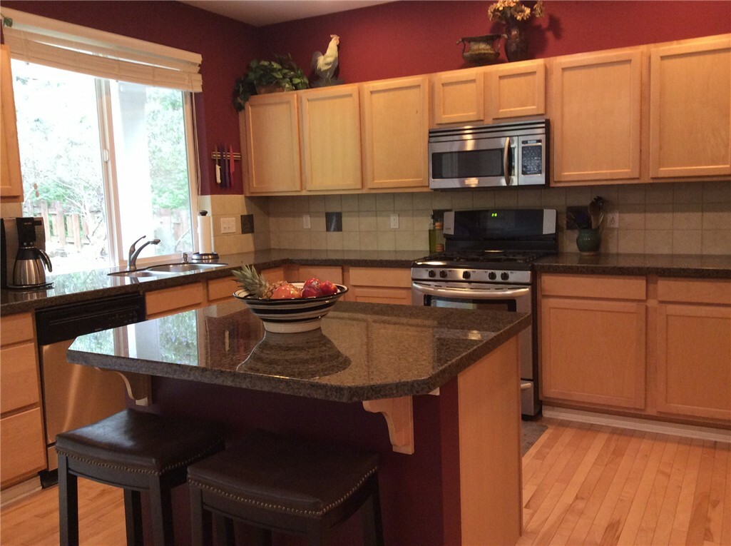 Property Photo: 28070 Maple Ridge Wy SE WA 98038