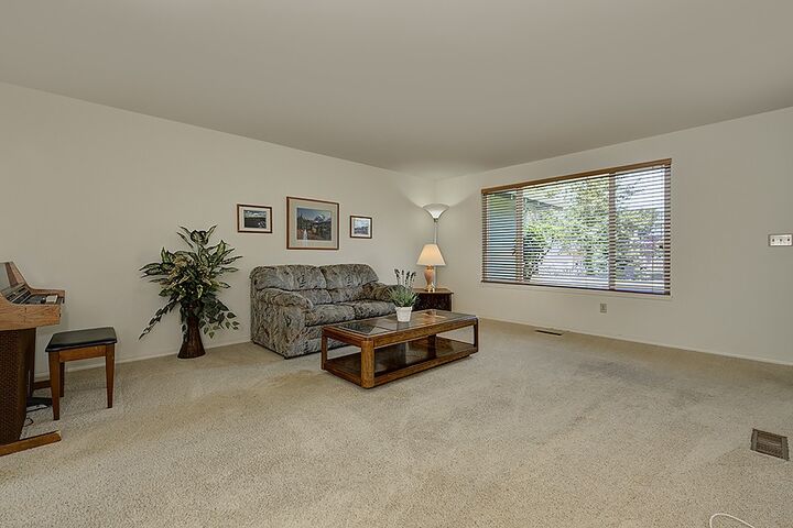 Property Photo: 14215 NE 75th St WA 98052