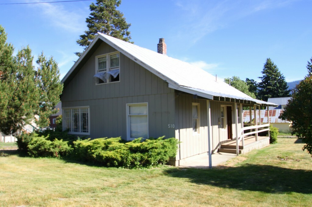 Property Photo:  510 E 3rd St  WA 98922 