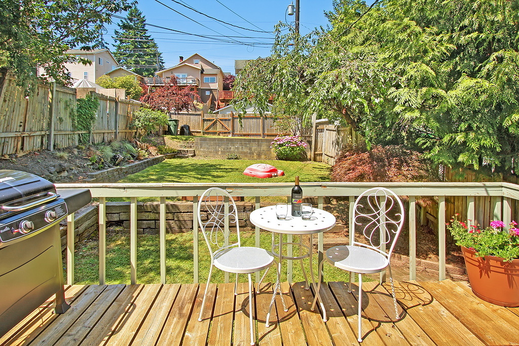 Property Photo:  3420 Nassau St  WA 98201 