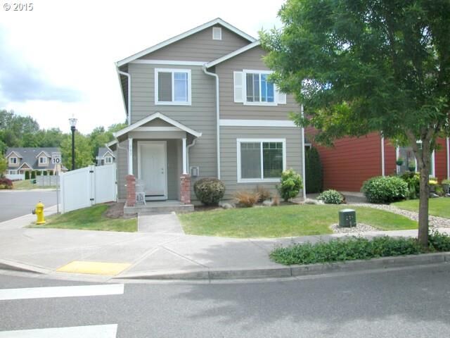 Property Photo:  607 SE 14th Ave  WA 98604 