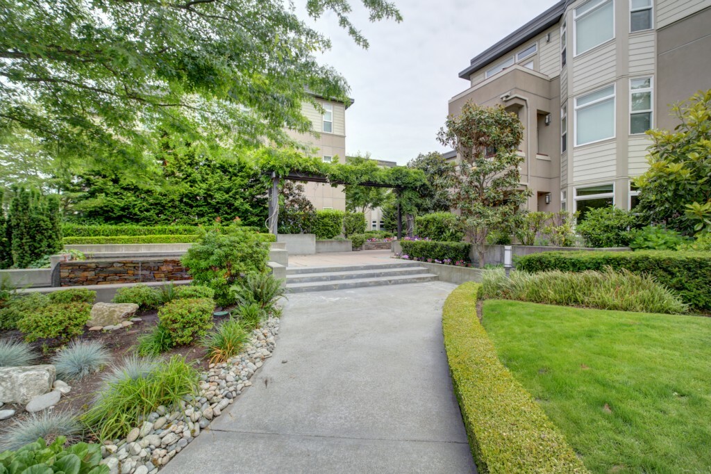 Property Photo:  122 State St S E104  WA 98033 