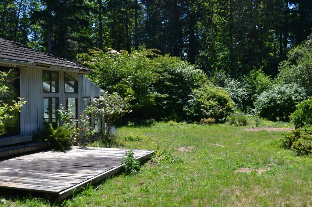 Property Photo:  6686 NE Ralston Rd  WA 98110 