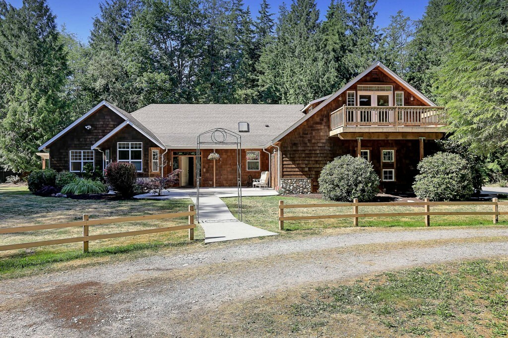 Property Photo:  756 Twin Pines Dr  WA 98282 